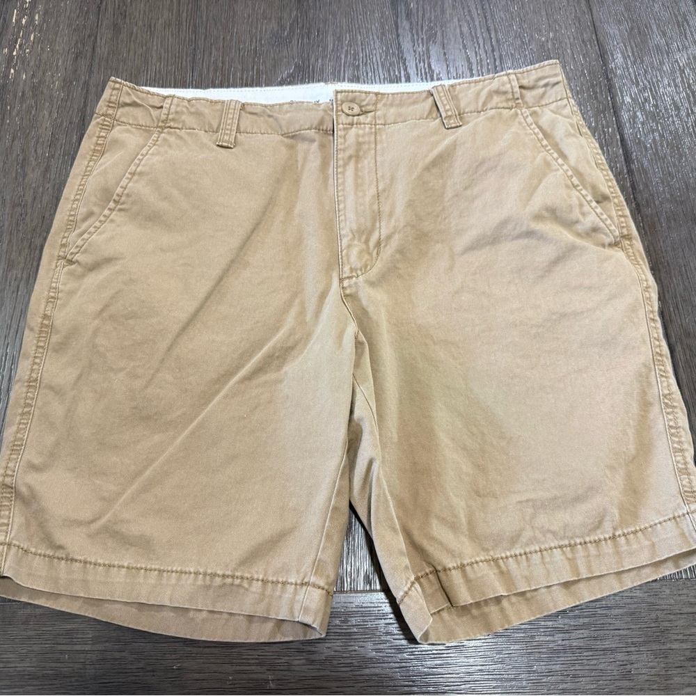 Old Navy Men's Khaki Shorts